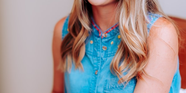 世界杯冠军奖杯 - 大力神杯在聚光灯下闪耀